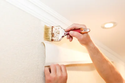 Pose de papier peint à Tennie — revêtements muraux et toiles de verre